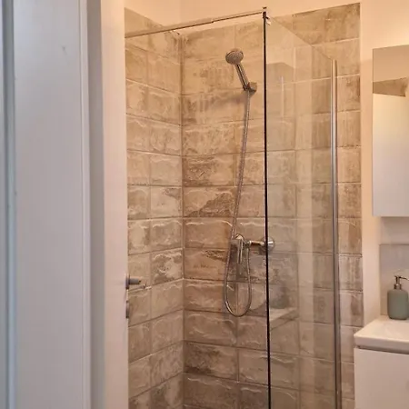 White Flat - Skyview Duplex דירה *