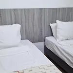 White Flat - Skyview Duplex Apartman