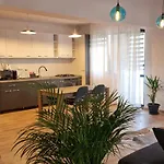 White Flat - Skyview Duplex