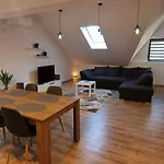 White Flat - Skyview Duplex Apartman Bukarest