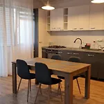 Apartman White Flat - Skyview Duplex *