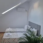 Apartman White Flat - Skyview Duplex *