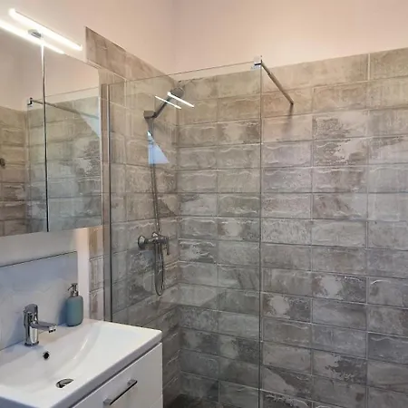 White Flat - Skyview Duplex *