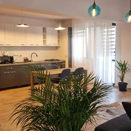 White Flat - Skyview Duplex