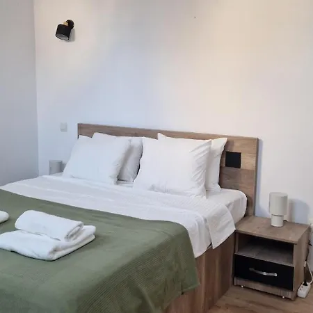 Apartment White Flat - Skyview Duplex *