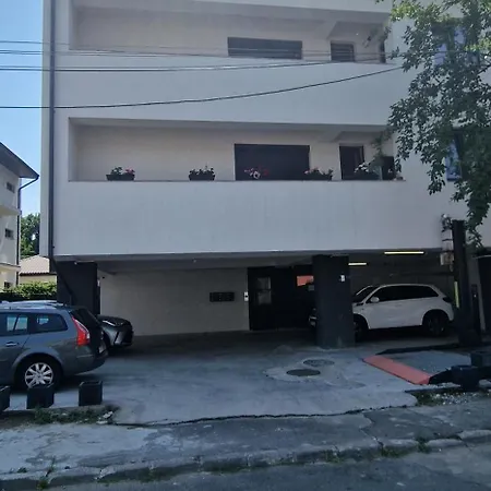 Apartment White Flat - Skyview Duplex *