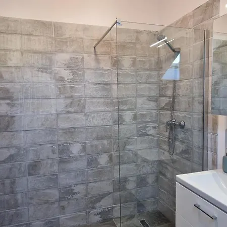 White Flat - Skyview Duplex