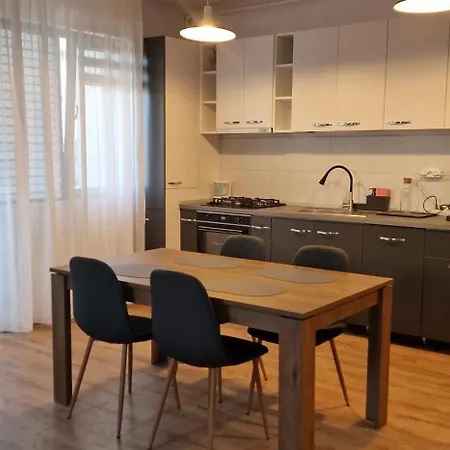 Apartment White Flat - Skyview Duplex *