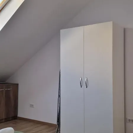 Apartment White Flat - Skyview Duplex