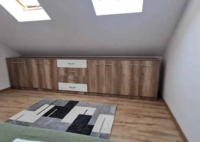 White Flat - Skyview Duplex Apartment