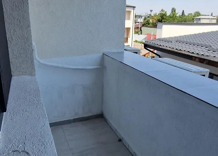 White Flat - Skyview Duplex 公寓