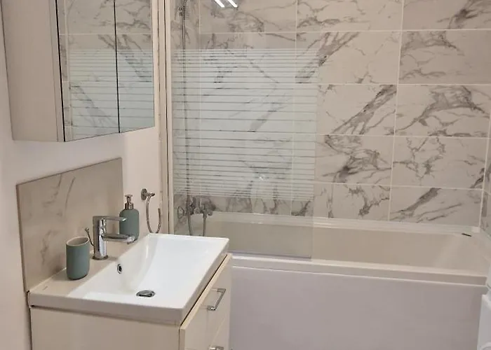 White Flat - Skyview Duplex