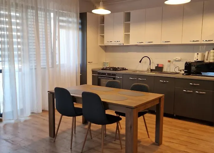 Апартаменти White Flat - Skyview Duplex *