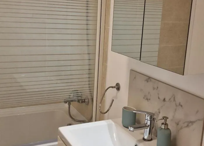 White Flat - Skyview Duplex *