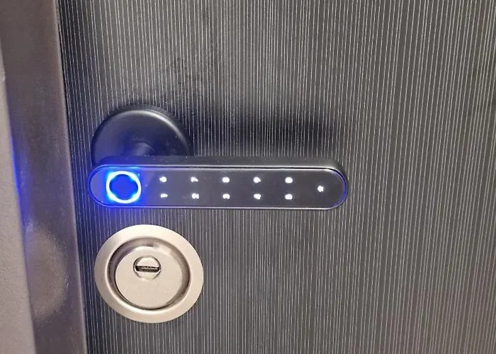 White Flat - Skyview Duplex 公寓