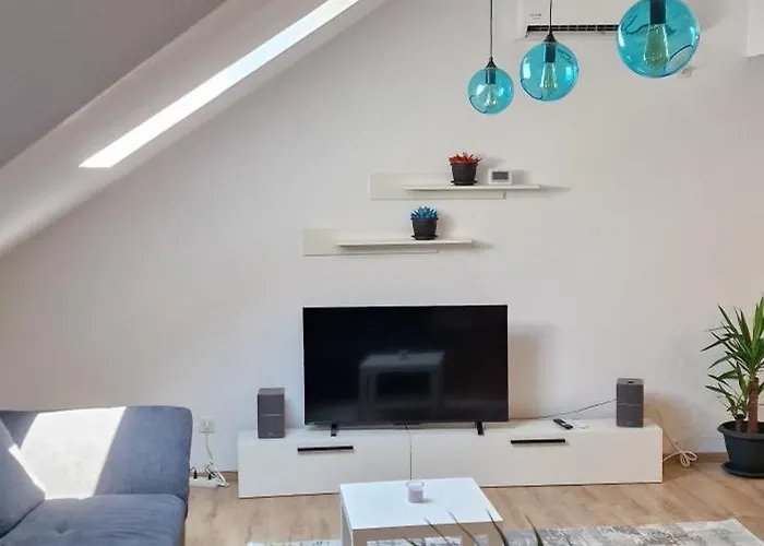 Апартаменти White Flat - Skyview Duplex