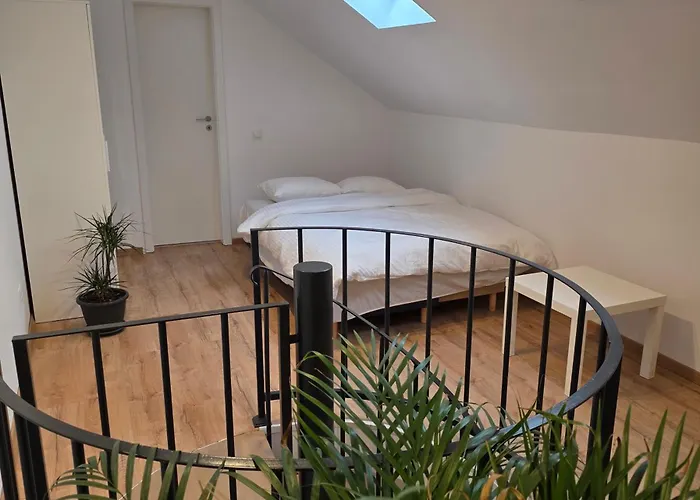 White Flat - Skyview Duplex