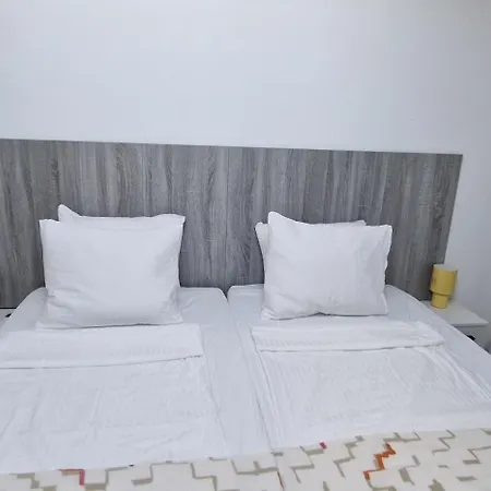 White Flat - Skyview Duplex شقة *