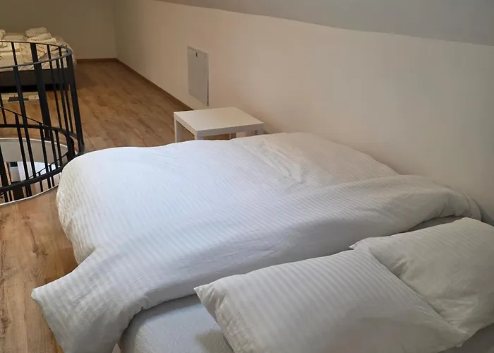 White Flat - Skyview Duplex *