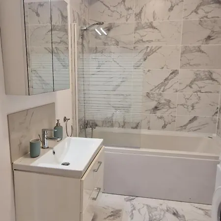 White Flat - Skyview Duplex