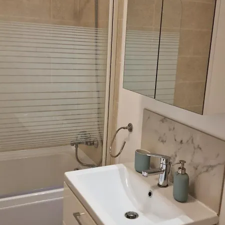 White Flat - Skyview Duplex *