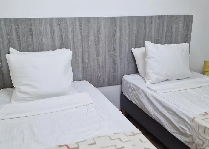 White Flat - Skyview Duplex Apartment