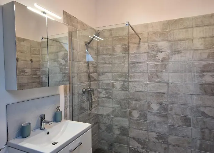 White Flat - Skyview Duplex *