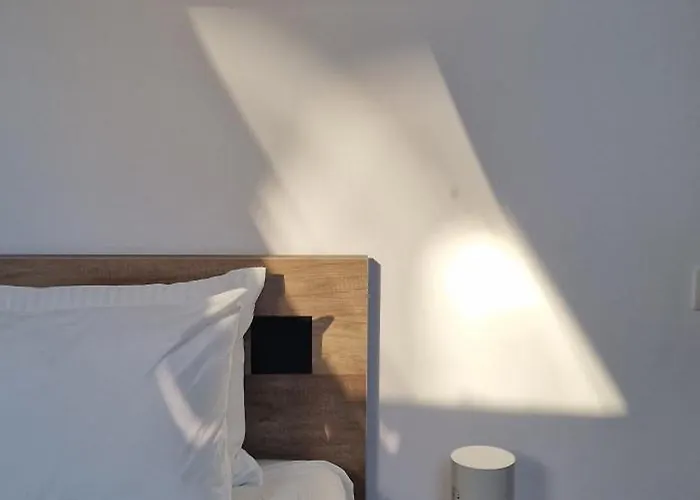 White Flat - Skyview Duplex