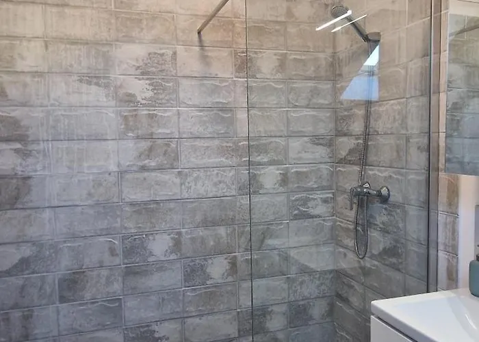 White Flat - Skyview Duplex